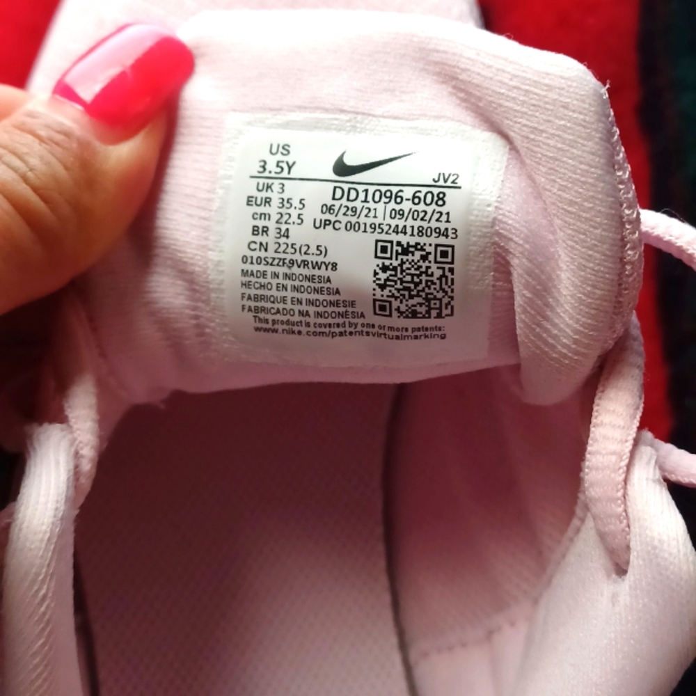 NIKE RUNNING SHOES - Picture 4 of 4